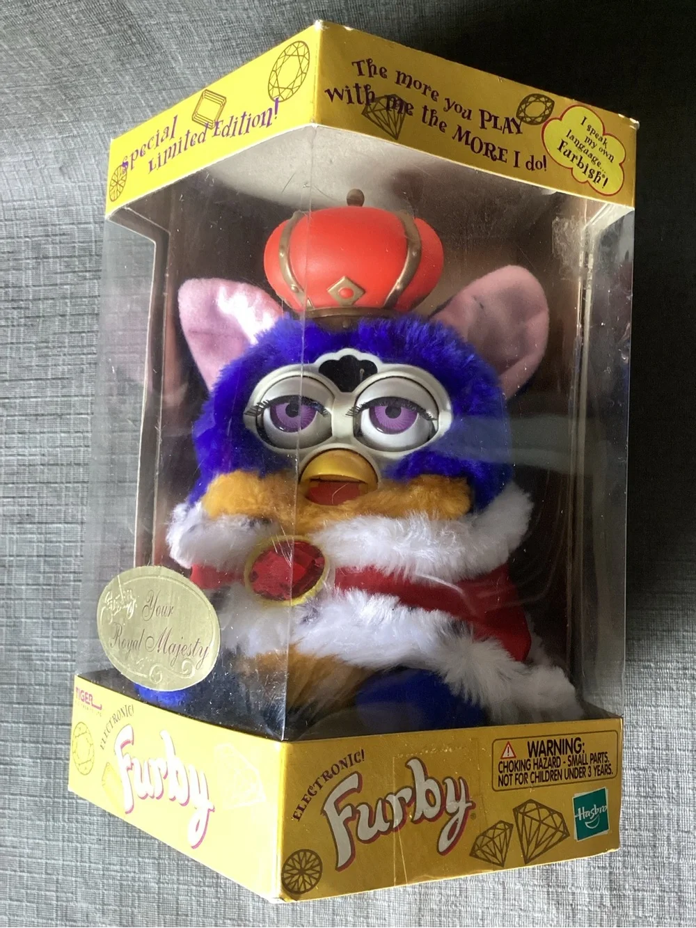 Tiger Electronics 2000 Royal Majesty furby Limited Edition with Crown Cape box